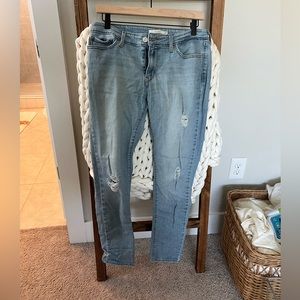 Levi’s 711 Skinny